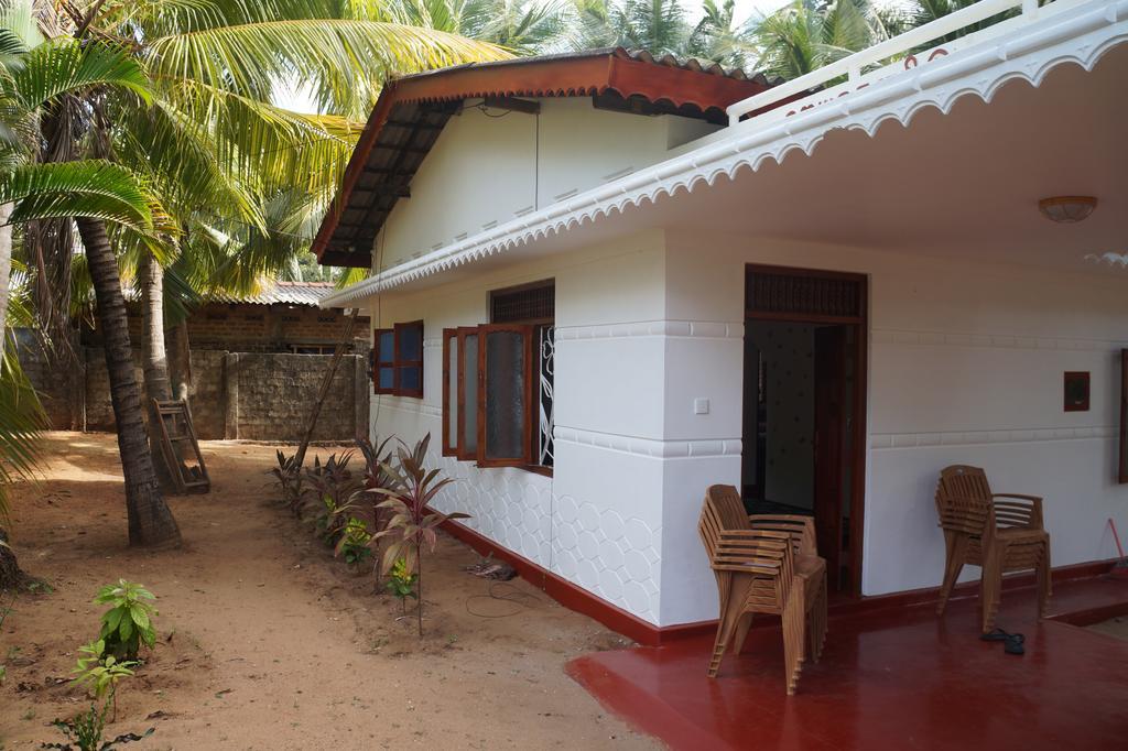 Little White House Hotel Trincomalee Kültér fotó