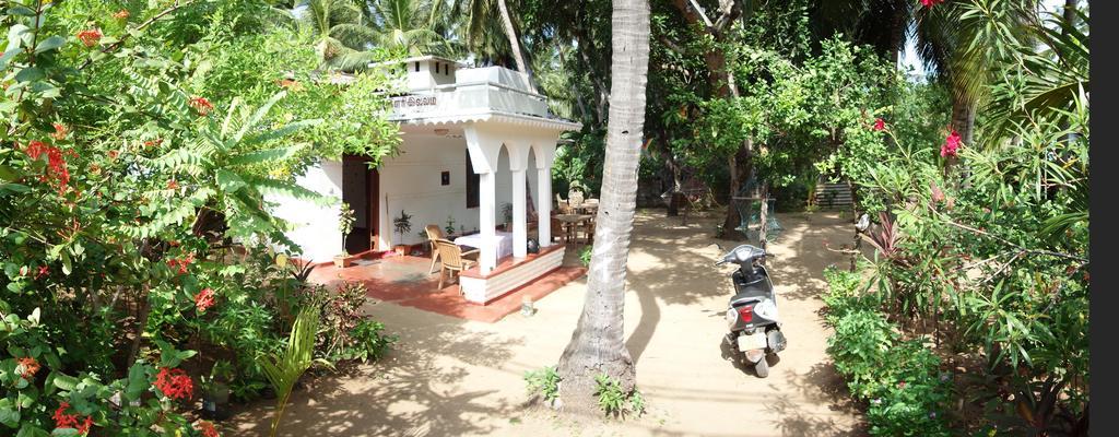 Little White House Hotel Trincomalee Kültér fotó